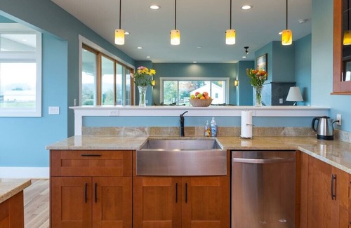 Front Royal Cottage | Gorgeous Blue Ridge Mountain and Rolling Farm View