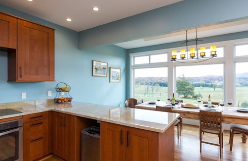 Front Royal Cottage | Gorgeous Blue Ridge Mountain and Rolling Farm View
