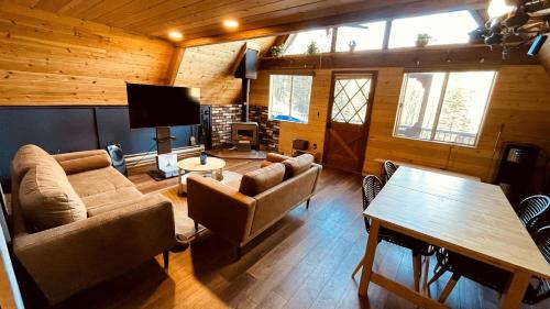 Potato Patch House | Gorgeous Cabin with Fireplace and Stunning Forest Sights in Prescott, Arizona