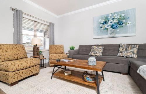 Townsend House | Gorgeous Cades Cove Condo with Community Pool
