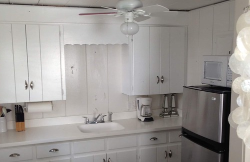 Siesta Key Cottage | Gorgeous Cottage Steps From Beach Access - Heated Pool