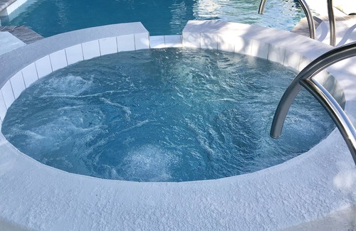 Siesta Key Cottage | Gorgeous Cottage Steps From Beach Access - Heated Pool
