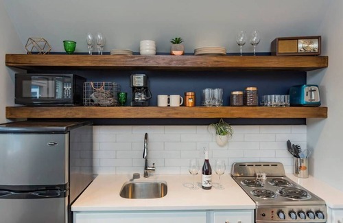Buena Vista Apartment | Gorgeous Downtown Nashville Guest Loft with Vintage Vibes!