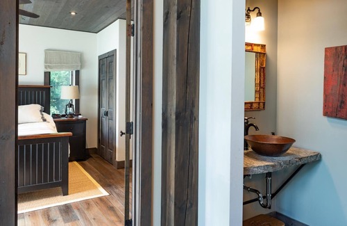 Lake of Bays Cottage | Gorgeous Family Cottage on Lake of Bays! Muskoka Room! Waterslide!