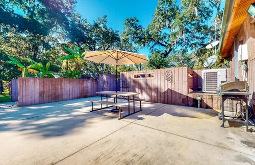 Brooksville House | Gorgeous Gated Estate on 9.5 Acres - Wood Stove, Jetted Tub & Firepit