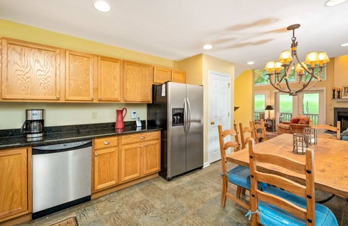 Chestnut Springs House | Gorgeous golf-front home with 2 living spaces, a fireplace, and high-speed wifi