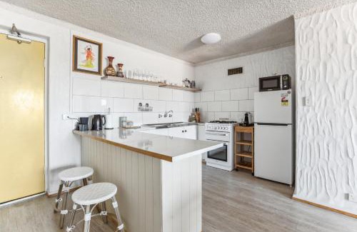 Glenelg Apartment | Gorgeous Gordon Street Getaway