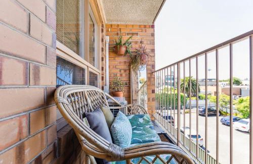 Glenelg Apartment | Gorgeous Gordon Street Getaway
