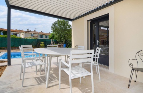 Saint-Martin-de-Crau House | Gorgeous home in Saint-Martin-de-Crau