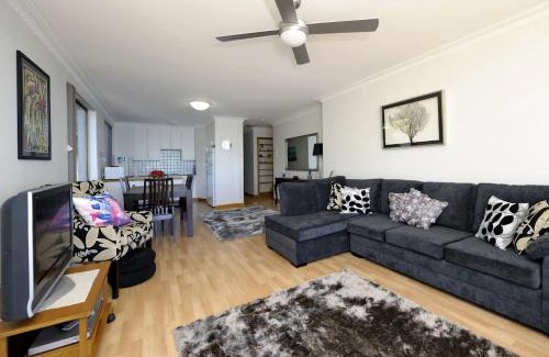 Soldiers Point Apartment | Gorgeous Harbourside
