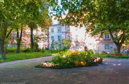 Nowe Miasto Apartment | Gorgeous Historic Tenement Apt. - New Town Square!