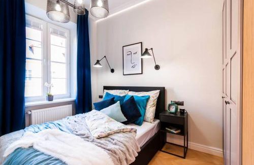 Nowe Miasto Apartment | Gorgeous Historic Tenement Apt. - New Town Square!