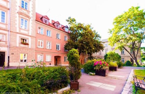 Nowe Miasto Apartment | Gorgeous Historic Tenement Apt. - New Town Square!