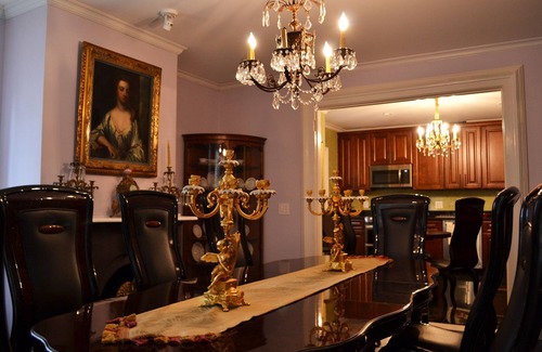 Peconic House | Gorgeous Historical 6 bdrm House close to vineyards and breweries,