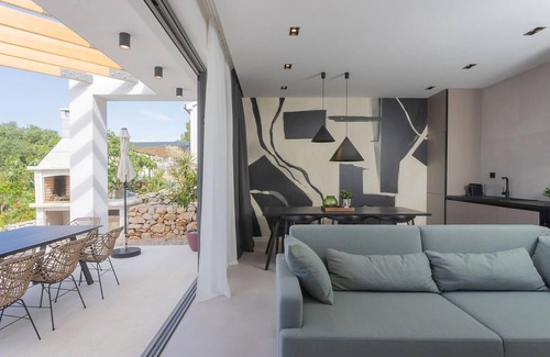 Bilice House | Gorgeous home in Bilice with WiFi