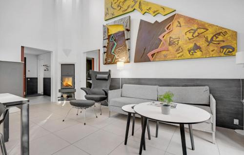 Grena Strand House | Gorgeous Home In Grenaa With Wifi