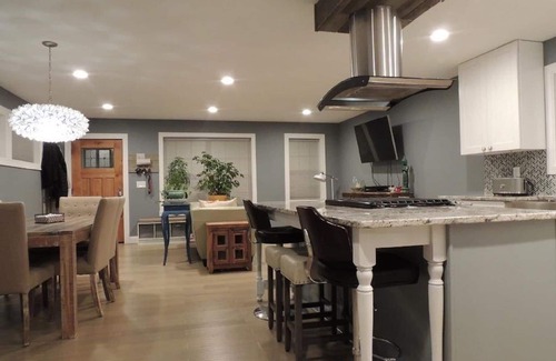 Northeast Minneapolis Arts District House | Gorgeous Home in Heart of Northeast's Art District! Just 10 min from Downtown!