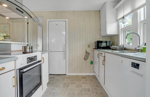 Nordenbro Vesteregn House | Gorgeous home in Humble with kitchen