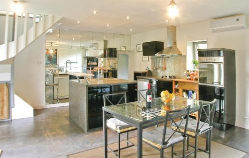 Mahalon House | Gorgeous Home In Mahalon With Kitchen