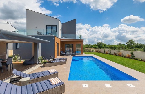 Orbanici House | Gorgeous home in Marcana