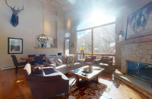 Vail House | Gorgeous home in Quiet East Vail
