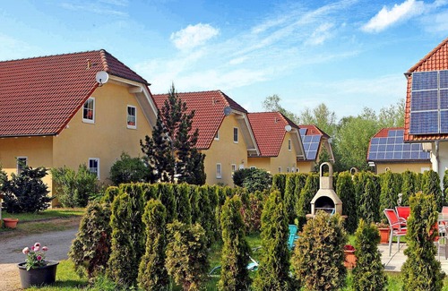 Verchen House | Gorgeous home in Verchen with kitchen