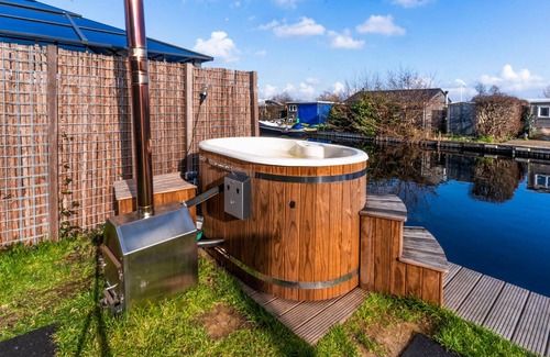 Vinkeveen House | Gorgeous home in Vinkeveen with sauna