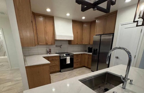 Limberlost House | Gorgeous House, King Suite, Central Location.