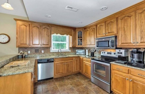 Athens House | Gorgeous Lake Home at Wheeler Reservoir Athens AL