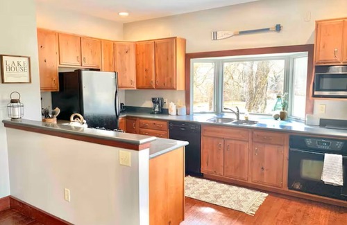 Kenton House | Gorgeous Lake House with In-ground pool