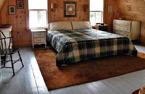 Lyme Center Cottage | Gorgeous Lakefront, Beach, Spacious Grounds, Pet Friendly/Hanover Area