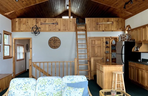 Niobe Apartment | Gorgeous lakefront vacation stay at The White Lakehouse