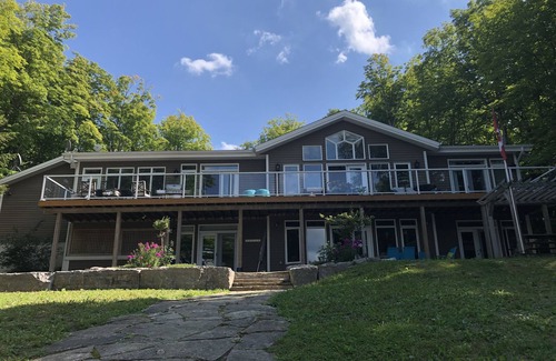 Dunsford Cottage | Gorgeous Lakehouse apartment on Sturgeon Lake