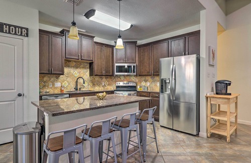 San Marcos House | Gorgeous Luxury Home With Hot Tub Just 3 Miles to Dtwn!