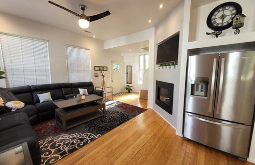 Midtown House | Gorgeous Midtown 3 Bedroom Home