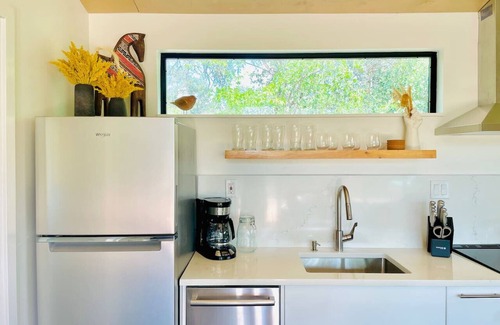Dripping Springs Apartment | Gorgeous Modern Cabin w Heated Pool & Firepit