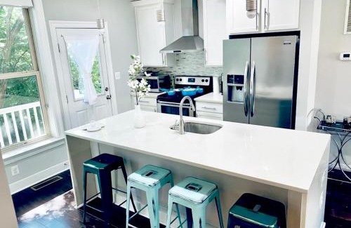 Northeast House | Gorgeous Modern 4-Level 4BDR Home in Central Location Parking Included Free Cancellation