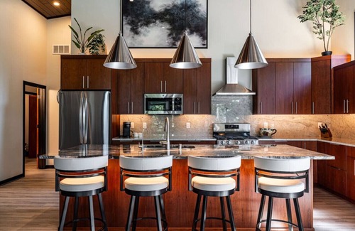 Okauchee Lake House | Gorgeous Modern Build, 4 BD/4 BA, Near Downtown and Hwy