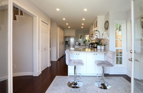 Deep Cove House | Gorgeous Oceanview House 5 min from Deep Cove