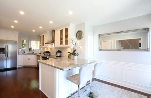 Deep Cove House | Gorgeous Oceanview House 5 min from Deep Cove