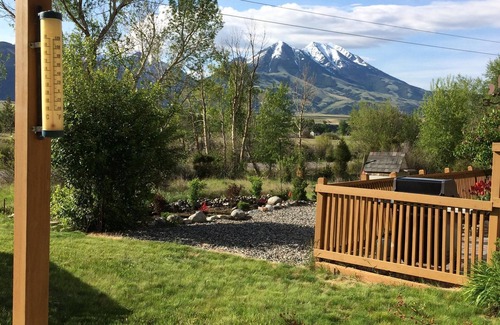 Emigrant House | Gorgeous Paradise Valley YNP North Entrance, Yellowstone is Open Now!