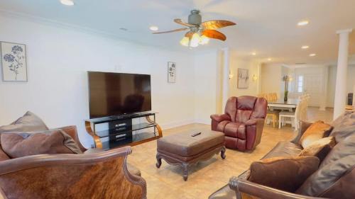 North Myrtle Beach House | Gorgeous Private Villa Pool Hot tub
