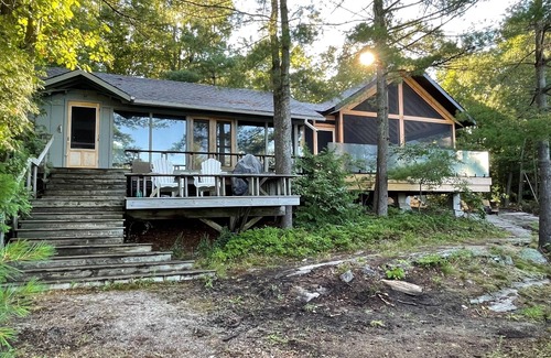 Gravenhurst House | Gorgeous Renovated Lake Cottage! 300ft lake frontage