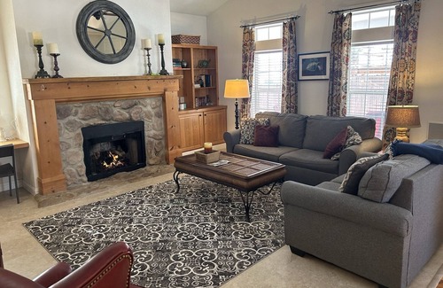 Sunset House | Gorgeous, Roomy and Quiet - North End Villa