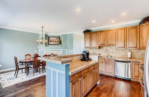 Aurora House | Gorgeous Saddle Rock 3 or 4 Bdrm on Greenspace