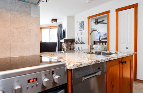 East Kootenay Resort | Gorgeous Slopeside Upper Village Ski In/Ski Out