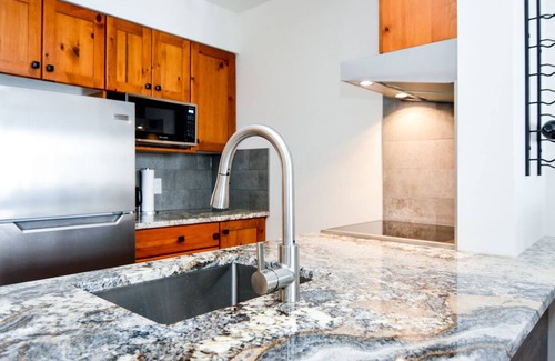 East Kootenay Resort | Gorgeous Slopeside Upper Village Ski In/Ski Out