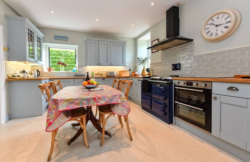 Abersoch House | GORGEOUS SPACIOUS FAMILY HOUSE IN THE CENTRE OF ABERSOCH WITH BEACH HUT!