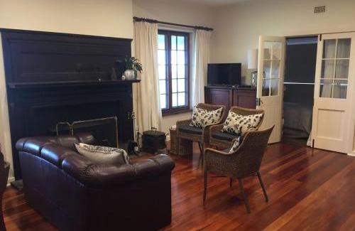 Encounter Bay House | Gorgeous Stone Cottage on the Seafront