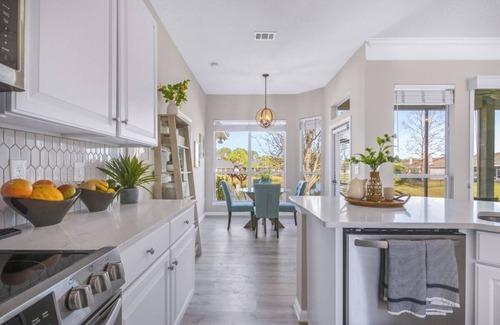 Deerwood House | Gorgeous Sunny Getaway Home